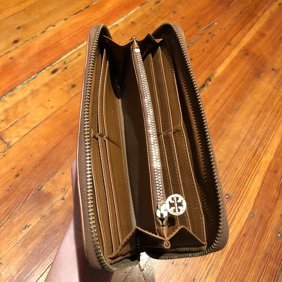 💯AUTH Tory Burch Zip Wallet - Picture 3 of 4